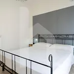 Homiday - Bay Village Apartment Pineto
