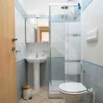Apartment Homiday - Bay Village Pineto