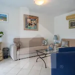 Apartment Homiday - Bay Village Pineto