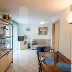 Homiday - Bay Village Apartment *