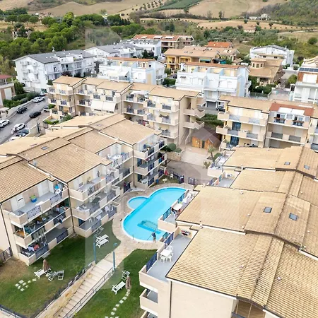 Homiday - Bay Village Pineto