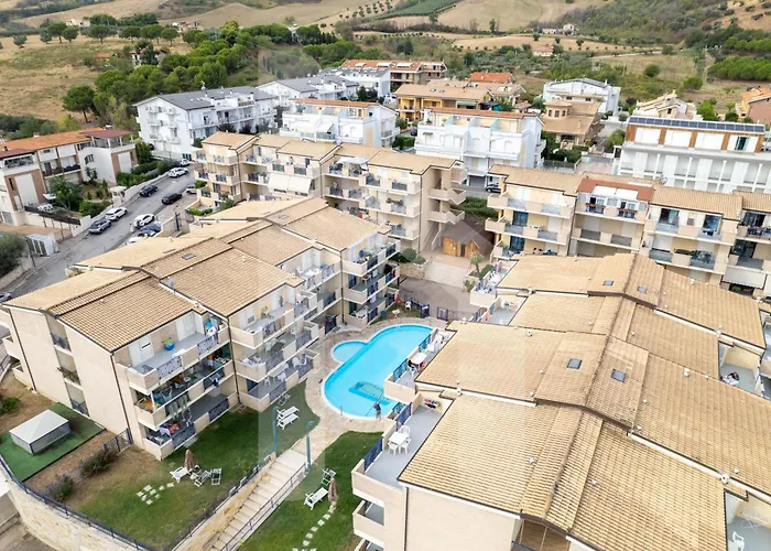 Homiday - Bay Village Pineto