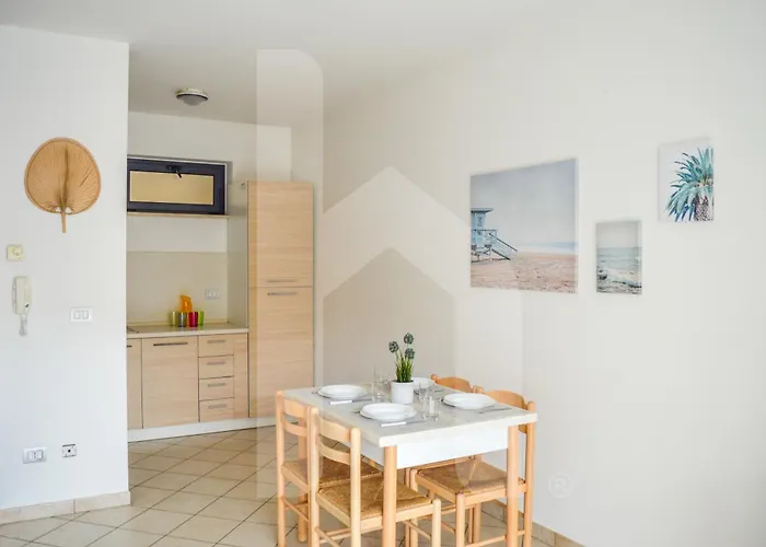 Homiday - Bay Village