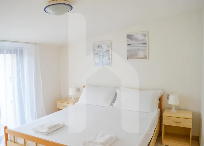 Homiday - Bay Village Apartman