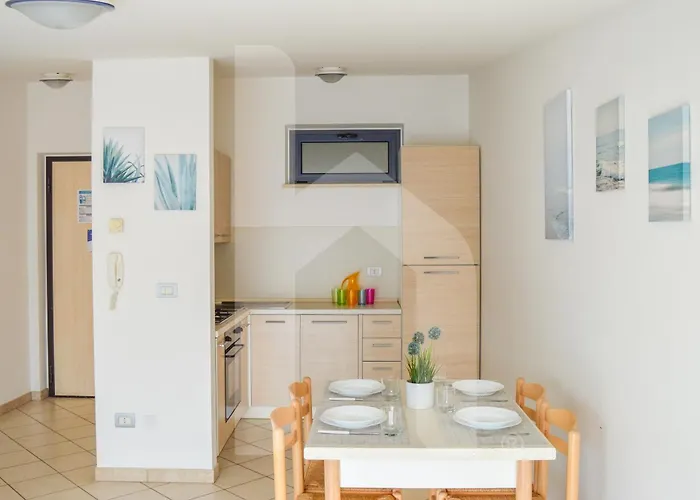 Homiday - Bay Village Apartman Pineto