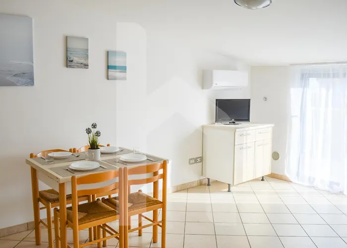 Homiday - Bay Village * Pineto