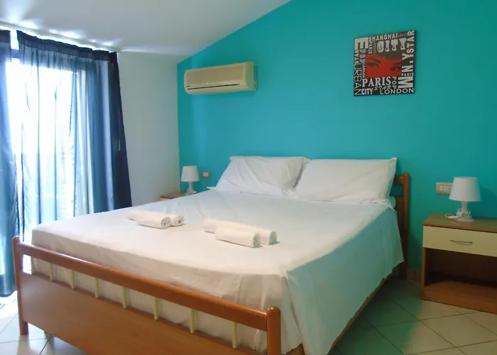 Homiday - Bay Village Pineto