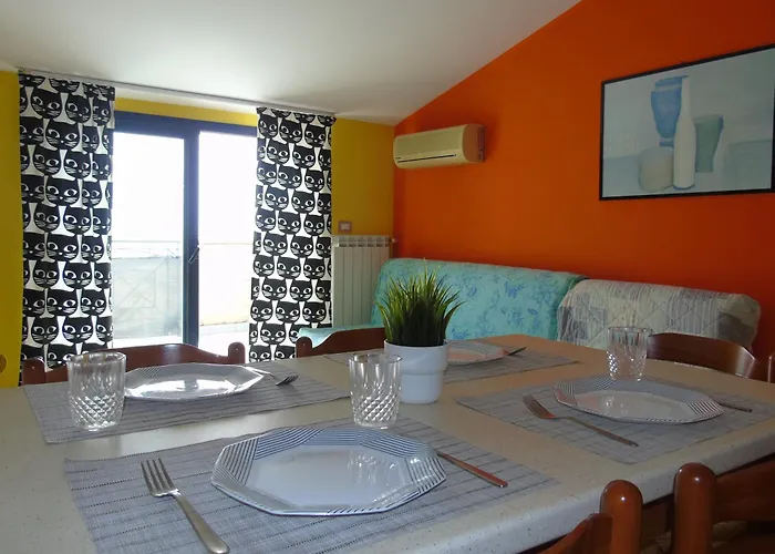 Homiday - Bay Village Pineto